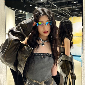 Gafas de Sol Cuadradas para Mujer BQ-9530, Lentes de PC con Protección UV400, Estilo Instagram, Montura Pequeña con Borde Dorado, Origen Taizhou - Product Image 4