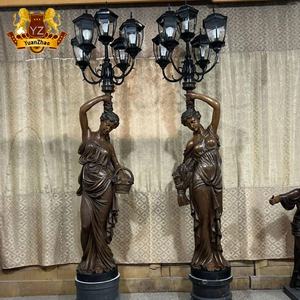 Decorazione <span class=keywords><strong>per</strong></span> la <span class=keywords><strong>casa</strong></span> moderna in metallo fuso a grandezza naturale figura scultura in bronzo donna in bronzo lampada statua - Product Image 1