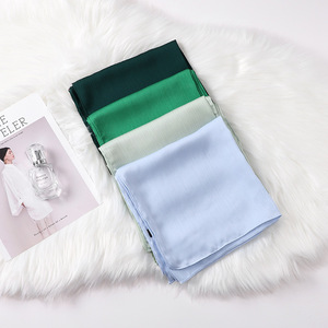 2021 nuovo Design Malaysia Chiffon Hijab indonesiano naturale grinkle monocromatica <span class=keywords><strong>sciarpa</strong></span> <span class=keywords><strong>da</strong></span> <span class=keywords><strong>donna</strong></span> lunga <span class=keywords><strong>sciarpa</strong></span> - Product Image 4