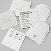 Carte de présentation pour ongles en papier de coton blanc de luxe avec texture dorée personnalisée, design en relief