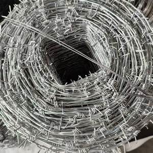 <span class=keywords><strong>Alambre</strong></span> <span class=keywords><strong>de</strong></span> púas galvanizado en caliente <span class=keywords><strong>de</strong></span> alta calidad para cercas agrícolas, venta al por mayor <span class=keywords><strong>de</strong></span> fábrica, barato, por rollo, fácil <span class=keywords><strong>de</strong></span> cortar y doblar - Product Image 3