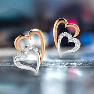 E1080 Orecchini a cuore con diamanti bicolore in oro rosa, gioielli romantici da sposa da donna - Product Image 3