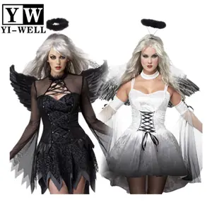黑色坠落的黑暗天使万圣节女人花式服装与光环和翅膀