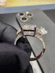 แหวนเพชรทรงรัศมีเพาะเลี้ยงในห้องปฏิบัติการ รับรองโดย IGI คลาสสิก ตัวเรือนแพลตตินั่ม สำหรับผู้หญิง เครื่องประดับชั้นดี ดีไซน์วงแหวนหรูหรา ระยิบระยับ เหมาะสำหรับงานปาร์ตี้ - Product Image 5