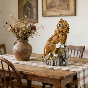 Statuetta di Leone Realistica in Resina - Criniera Dipinta a Mano, Scultura da Collezione di Fauna Selvatica per Decorazione Scrivania e Esposizione a Tema Safari - Product Image 1