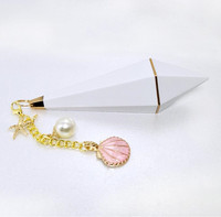 Vide rose licorne coque batterie mouche rouge à lèvres baume tube/conteneur porte-clés avec emballage cadeau brillant à lèvres rouge à lèvres baume
