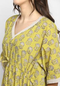 Flora Look Amarillo Beige Bloque de mano Impreso Kaftan Cuello en V Atar Cintura Tejido Ecológico Algodón transpirable - Product Image 5