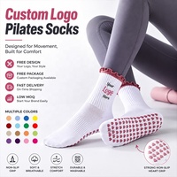 Chaussettes de Pilates personnalisées avec poignée Logo brodé à froufrous Chaussettes de yoga antidérapantes pour femmes Chaussettes de Pilates personnalisées Gym Grippy