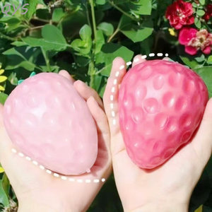 Jouet Squishy Fraise Changeant de Couleur QYS, Fruité Réaliste Anti-Stress à Presser, Jouet Fidget pour Enfants, Idéal Cadeau - Product Image 3