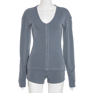 สินค้าขายดีสำหรับผู้หญิงมาใหม่: เสื้อคาร์ดิแกนคอวีติดกระดุมเข้ารูปพร้อมแขนยาวและกางเกงขาสั้น ชุดเซ็ต 2 ชิ้น แฟชั่น - Product Image 6