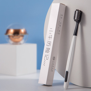 Cepillo de Dientes Premium de Cerdas Suaves con Orificio Cuadrado Personalizado de la Fábrica de Cepillos de Dientes de Yangzhou, Versión Manual para Adultos en Blanco y Negro - Product Image 2