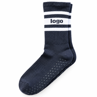 Chaussettes de Pilates en coton côtelé antidérapantes à rayures blanches avec logo jacquard marine personnalisé en gros