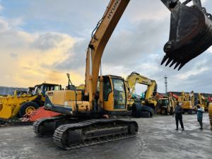 Excavatrice Hyundai 215-9C d'occasion modèle 2018, 21.5 tonnes, faible durée de vie du train 85%, hydraulique sans fuite, économe en carburant, prête à l'emploi - Product Image 2