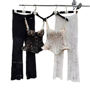 Completo da donna 2 pezzi sexy con pantaloni a vita alta, top a camisola imbottito con pizzo traforato e cinturino in perle, vestibilità slim, personalizzabile con LOGO - Product Image 1