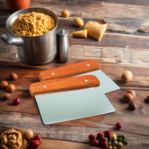 Tagliapasta multiuso in acciaio inossidabile per raschietto per torta con manico in legno - Product Image 1