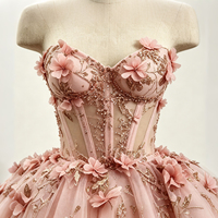 Robe de cocktail mini en tulle rose avec corset illusion à sequins floraux 3D, idéale pour les soirées de remise de diplôme et les bals de promo