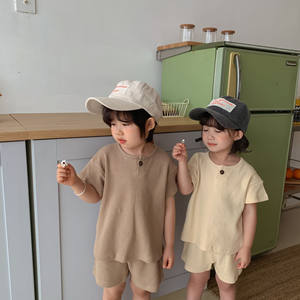 Conjunto de dos piezas para niñas: Camiseta de algodón con cuello redondo y pantalones cortos tipo waffle con botones, estilo coreano. - Product Image 2