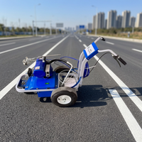 Machine de marquage routier oscillante convexe thermoplastique de conception compacte, de qualité exceptionnelle et alimentée par moteur