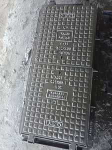Couvercle de manhole télécom en <span class=keywords><strong>fonte</strong></span> ductile EN124, moulé au sable, noir, en bitume, classes A15, B125, C250, D400, E600, F900, certifié ISO 9001 - Product Image 5