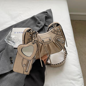 Bolso cruzado de cuero PU de Venta caliente Ins diseñador de moda marcas <span class=keywords><strong>famosas</strong></span> monederos y bolso retro remache locomotora bolsa - Product Image 5