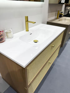 خزانة حمام متينة من الخيزران الهندي والنسيج مدف مثبتة على الحائط - Product Image 4