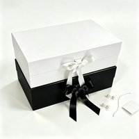 Boîte cadeau magnétique pliable personnalisée avec ruban en satin noir et blanc, emballage en carton rigide pour vêtements, bijoux, cosmétiques