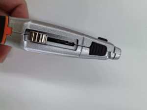 Coltello Elettrico Industriale REEKE per Lavori Pesanti, Lama in Acciaio Inox con Bordo Seghettato, 4 Lame, Lunghezza 610mm, Pulsante di Azionamento - Product Image 4