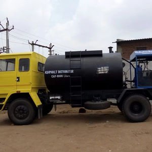 Distribuidor de asfalto bituminoso de 8000 litros | Sistema rociador hidráulico para construcción de carreteras - Product Image 1