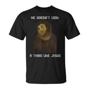 Camiseta He Doesn't Look A Thing Like Jesus, negra, para adultos, unisex - Product Image 1