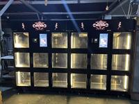 Kiosque de vente de fleurs intelligent à surveillance à distance basé sur le cloud avec verre anti-buée et tailles de casiers réglables pour les fleuristes