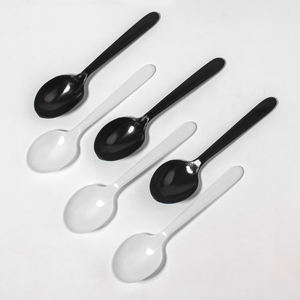 Cuchara de plástico desechable blanca/negra Embalaje individual Conveniente e higiénico Cuchara de sopa <span class=keywords><strong>KFC</strong></span> para llevar - Product Image 2