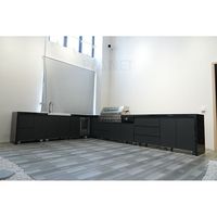 Barbecue à gaz extérieur moderne haut de gamme pour toute la famille avec 6 brûleurs, zone de cuisson, étagères pliables et allumage rapide, armoire extérieure