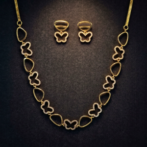 Exportateur de bijoux fantaisie Kanhai Jewels LLP, collier classique pour femmes avec un joli design de papillon en perles, plaqué à deux tons, chaîne en cuivre - Product Image 1