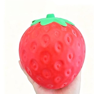 Fruit Squeeezy : Jouets sensoriels à pincer géants en forme de pêche, grande fraise et ananas - Product Image 4