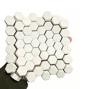Carrelage hexagonal en <span class=keywords><strong>céramique</strong></span> à haute teneur en alumine, haute résistance aux chocs, résistant à l'usure, mosaïque en <span class=keywords><strong>céramique</strong></span> à haute teneur en alumine collée sur un maillage - Product Image 2
