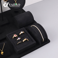 Présentoir noir de luxe pour bijoux à bricoler soi-même Collier en daim personnalisé Boucle d'oreille Bracelet Bague Bijouterie Présentoir de vitrine