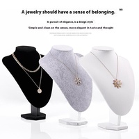 Présentoir à Colliers en Velours Tendance, Mannequin Buste Élégant en Cuir pour Présentation de Bijoux, Organisateur de Rangement pour Colliers