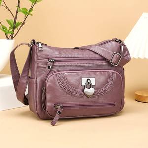 Sac messager tendance pour femme en PU. La doublure est en polyester et est décorée. 8103 - Product Image 5