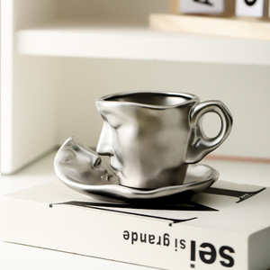 Ensemble cadeau de tasse à café et soucoupe pour couple, design rétro européen créatif, écologique, fait à la main, pour Noël, Nouvel An - Product Image 1