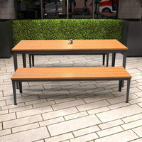 Juego de asientos comerciales para exteriores, marco de Metal y mesa de madera, dos bancos, juego de mesa de longitud personalizada, adecuado para cafeterías, restaurantes