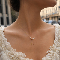 Collares Minimalistas Ajustables de Acero Inoxidable con Baño de PVD de 18K, Resistentes al Agua, Hipoalergénicos, con Perlas de Agua Dulce en Capas para Mujer