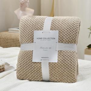 2023 <span class=keywords><strong>nouveau</strong></span> Design maison portable couverture ananas <span class=keywords><strong>treillis</strong></span> gaufré doux flanelle polaire avec couleur unie jeter couverture - Product Image 2