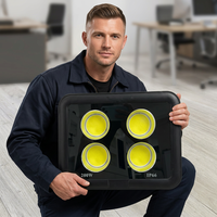 Lampadaire LED 200W 4COB Chip AC 85V-265V IP66 Garantie 5 ans Alliage d'aluminium 4500K 20000LM Utilisation routière pour poteau lumineux galvanisé