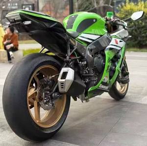 Motocicleta Deportiva <span class=keywords><strong>Kawasaki</strong></span> Ninja <span class=keywords><strong>ZX10R</strong></span> de 1000cc, 4 Cilindros, Refrigerada por Agua, con Alta Potencia y Manejo Estable - Product Image 2