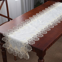 Chemin de table rectangulaire blanc en polyester tissé jacquard brodé de dentelle florale, couleur unie, de luxe, pour la maison, les mariages et les réceptions de thé, vente en gros