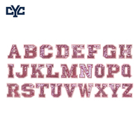 Patch brodé de lettres de l'alphabet A-Z à paillettes, faible MOQ, patchs de lettres roses à paillettes, applique personnalisée à coudre pour vêtements de sport