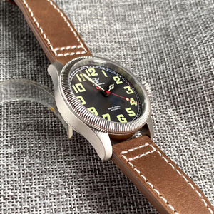 นาฬิกาดำน้ำ 200 เมตร ตัวเรือนเหล็กกล้า อัตโนมัติ สำหรับผู้ชาย ตัวเลขสีเขียว กลไก NH35 PT5000 ขอบหน้าปัดแบบฟลูเต็ด สายหนัง กระจกแซฟไฟร์ เข็มวินาทีสีแดง - Product Image 4