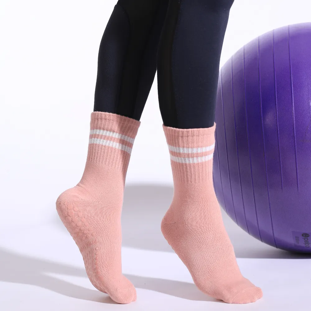 Kaus kaki Yoga anti selip populer untuk Pilates balet katun kaus kaki kru berkualitas untuk wanita kaus kaki Logo kustom