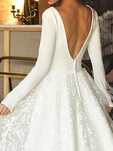 Robe de Mariée de Luxe Élégante à Manches Longues, Dos Nu, en Dentelle, Blanche - Product Image 4