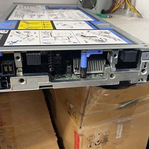 Serveur Blade ThinkSystem SN550 V2 Intel Xeon Platinum 8352M 2P 64 Go DDR4 128 Go SSD Garantie 3 ans 2,5 GHz En stock - Product Image 3